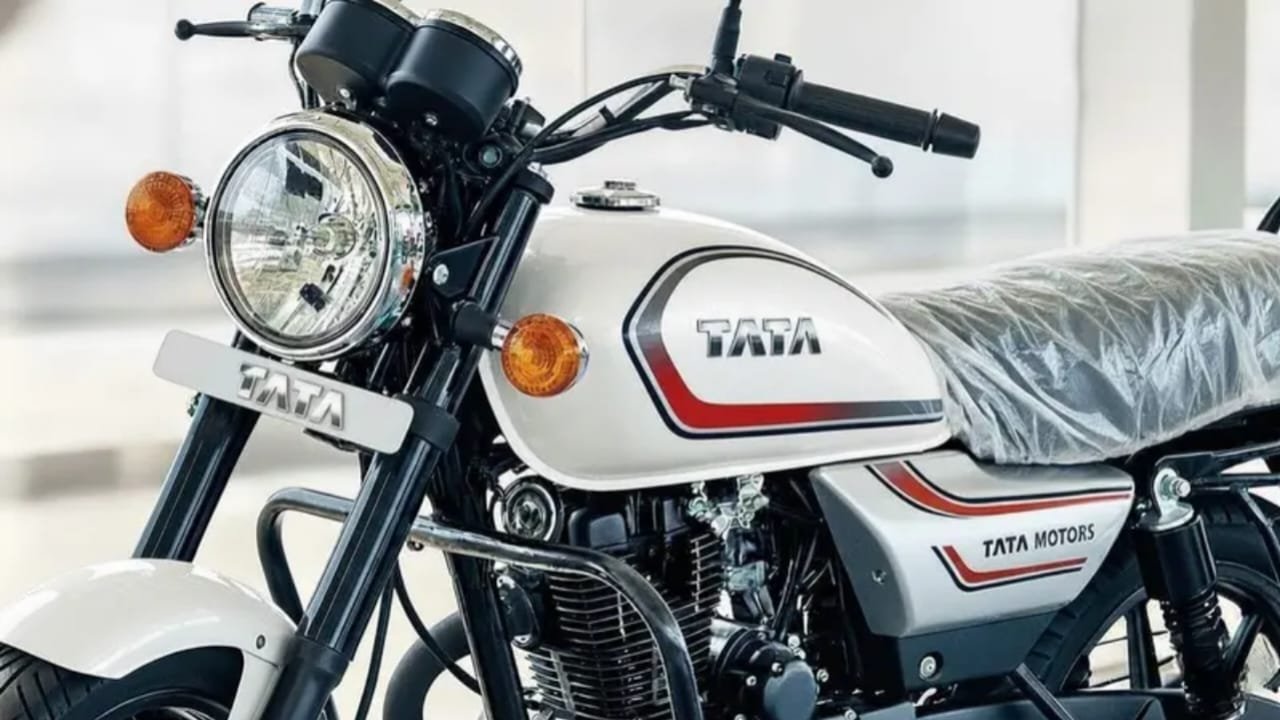 Tata Classic 125cc 2025 – 106 KM/L Mileage, Dual Disc Brakes, Retro Chrome Look, Alloy Wheels & Smart Instrument Cluster at 35% Discount!